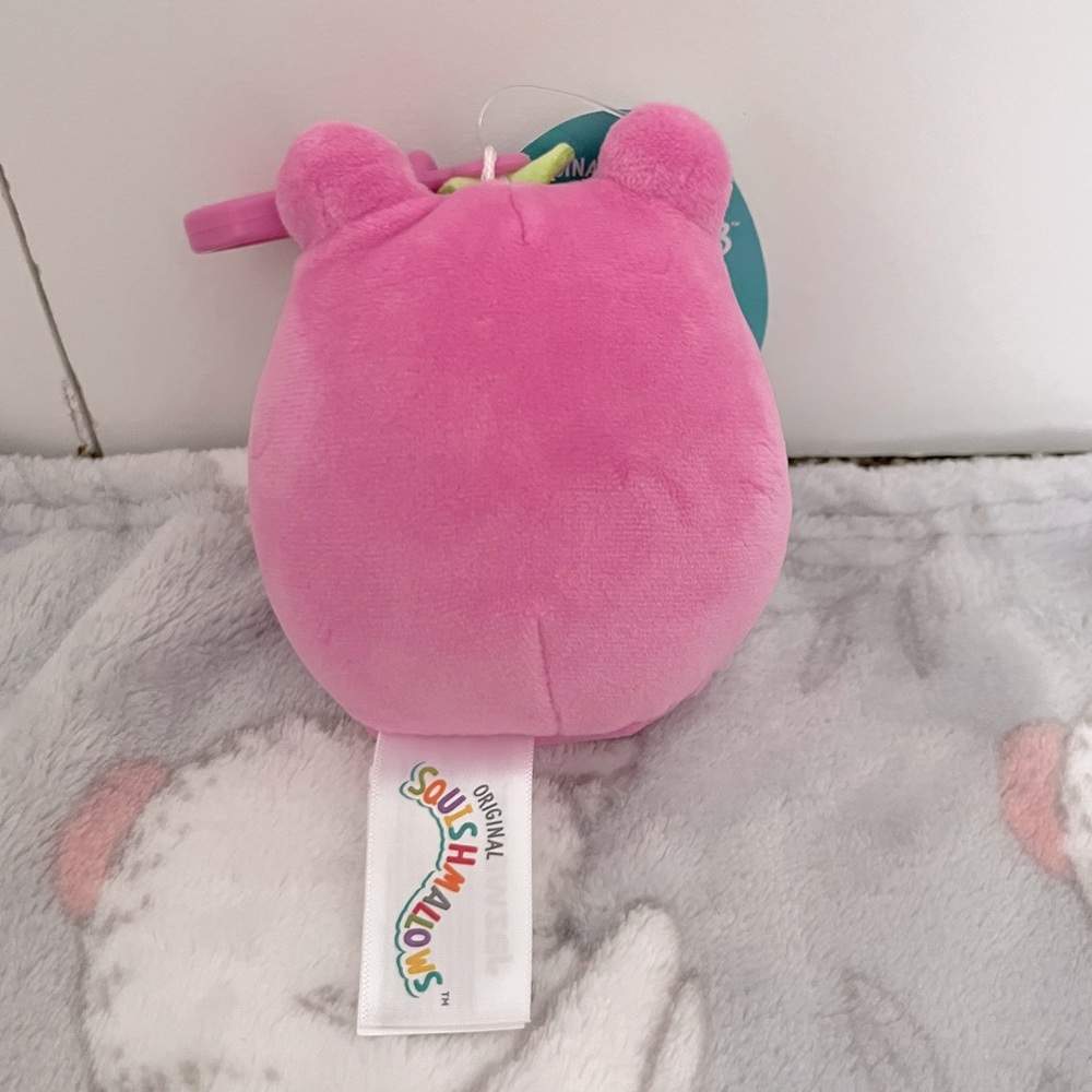 NWT 3.5” Adabelle the Strawberry Frog Clip Squishmallow - Picture 3 of 3